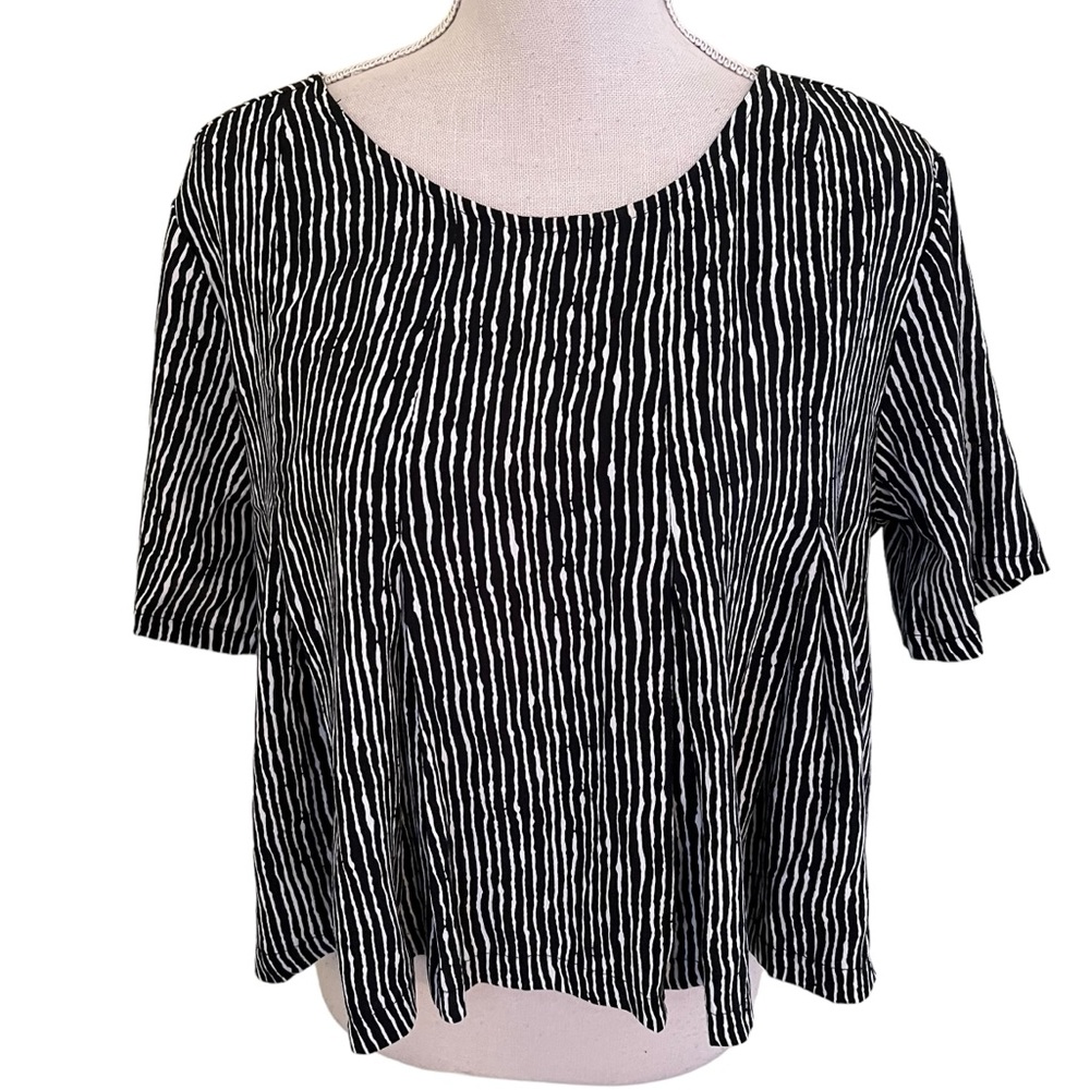 ASTR the Label Black with Wavy White Stripes Cropped Blouse XS